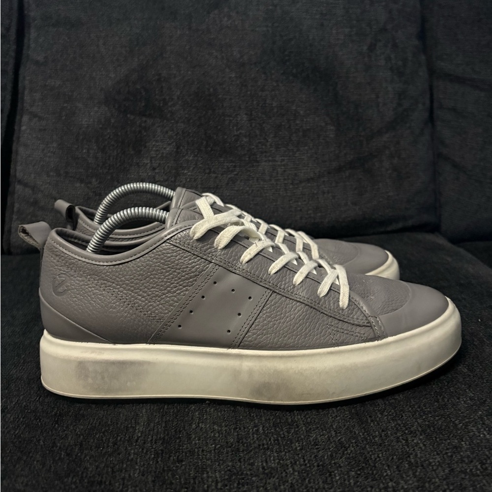 ECCO Street Ace Gray Leather Sneaker size 9-9.5 Original Price $359.95